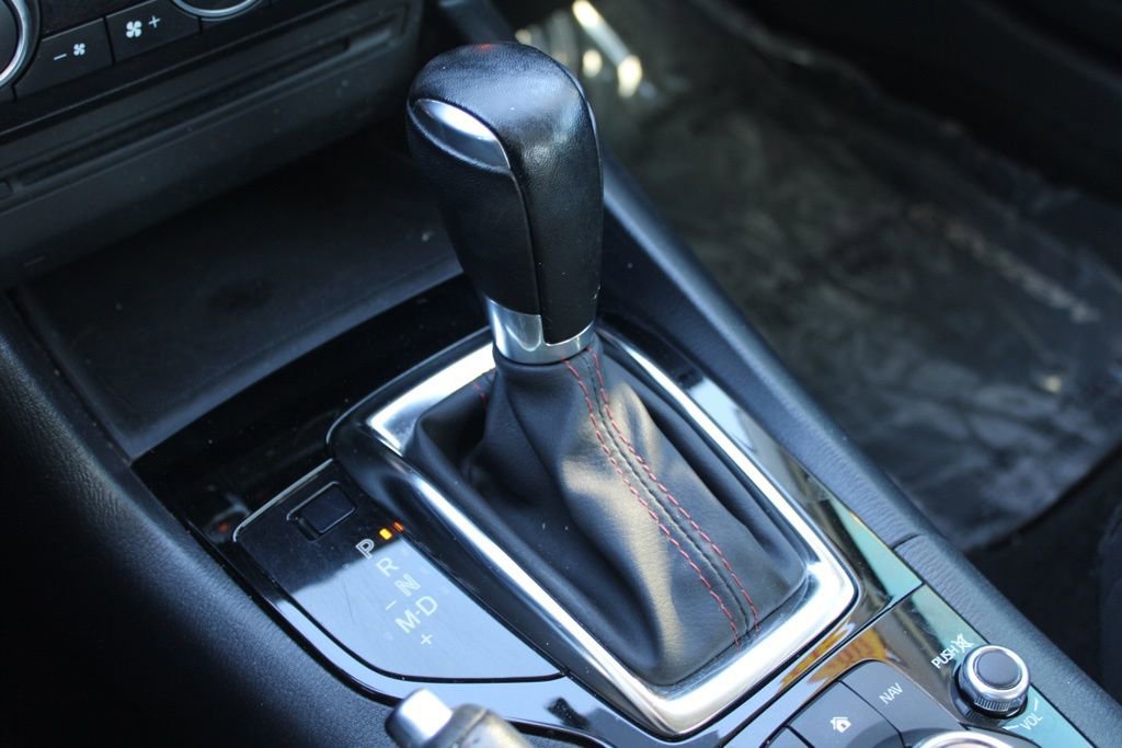 Used 2015 MAZDA MAZDA3 i Touring w/ Technology Package image 38