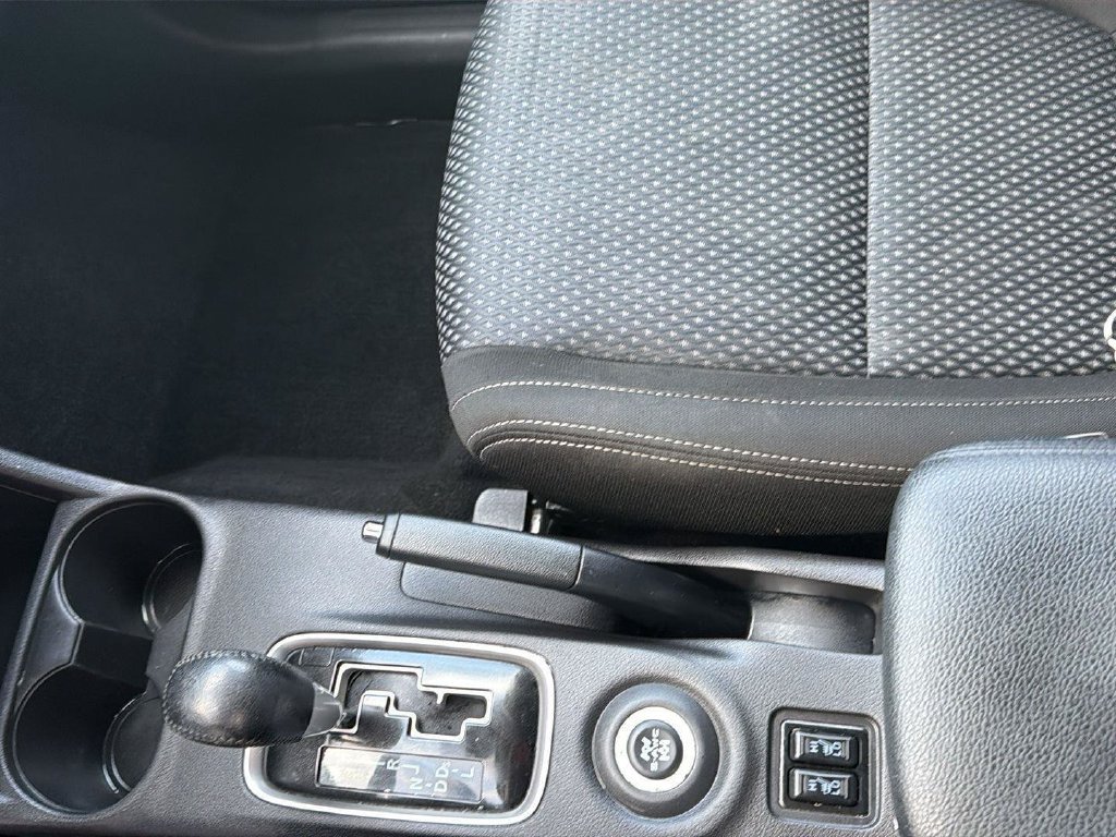 Used 2016 Mitsubishi Outlander SE AWD/4WD image 21