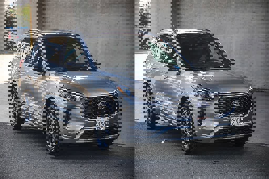 Used 2024 Ford Escape ST-Line w/ Cold Weather Package image 3