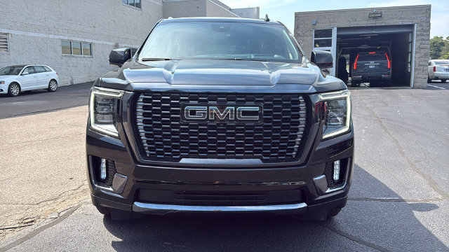 Used 2023 GMC Yukon Denali Ultimate AWD/4WD image 8