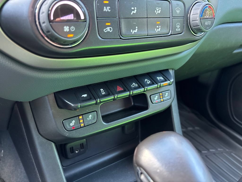 Used 2022 Chevrolet Colorado Z71 AWD/4WD image 30