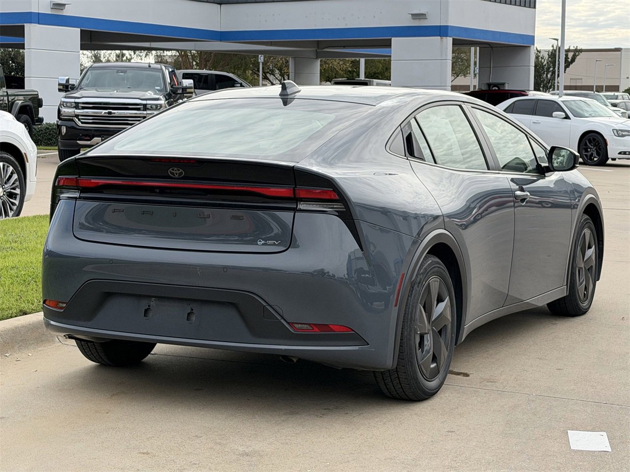 Used 2024 Toyota Prius LE image 4