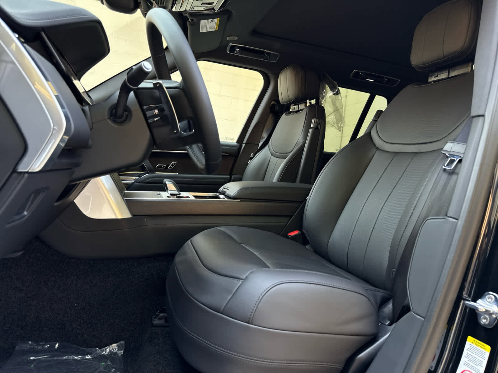 New 2025 Land Rover Range Rover SE image 13