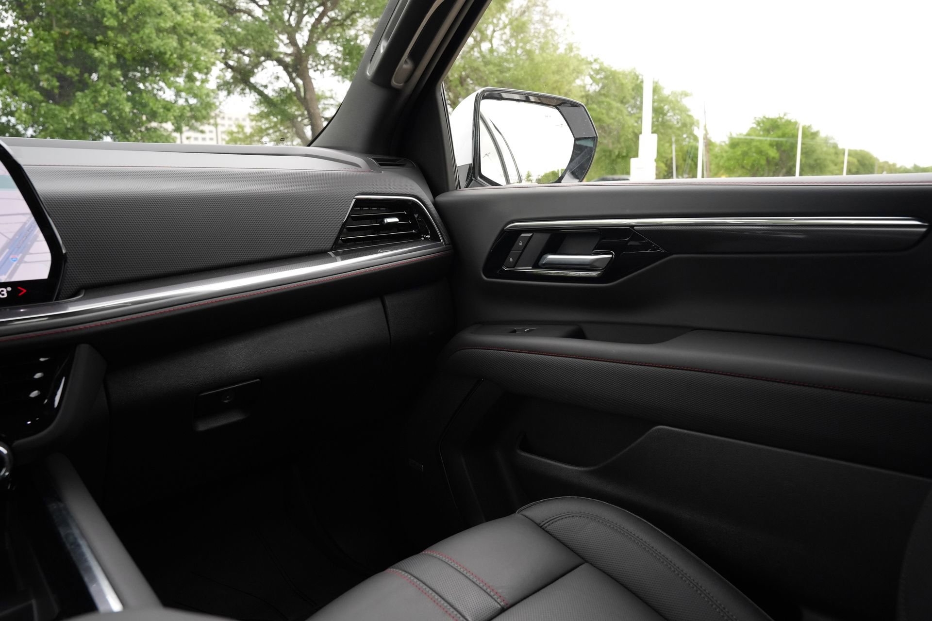 Used 2026 Chevrolet Tahoe RST w/ Comfort Package RWD image 8