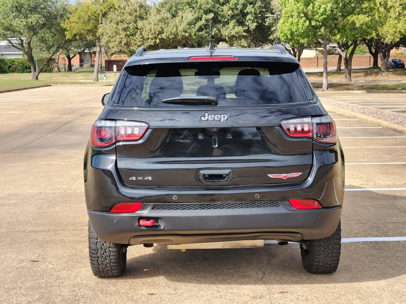 Used 2025 Jeep Compass Trailhawk AWD/4WD image 5