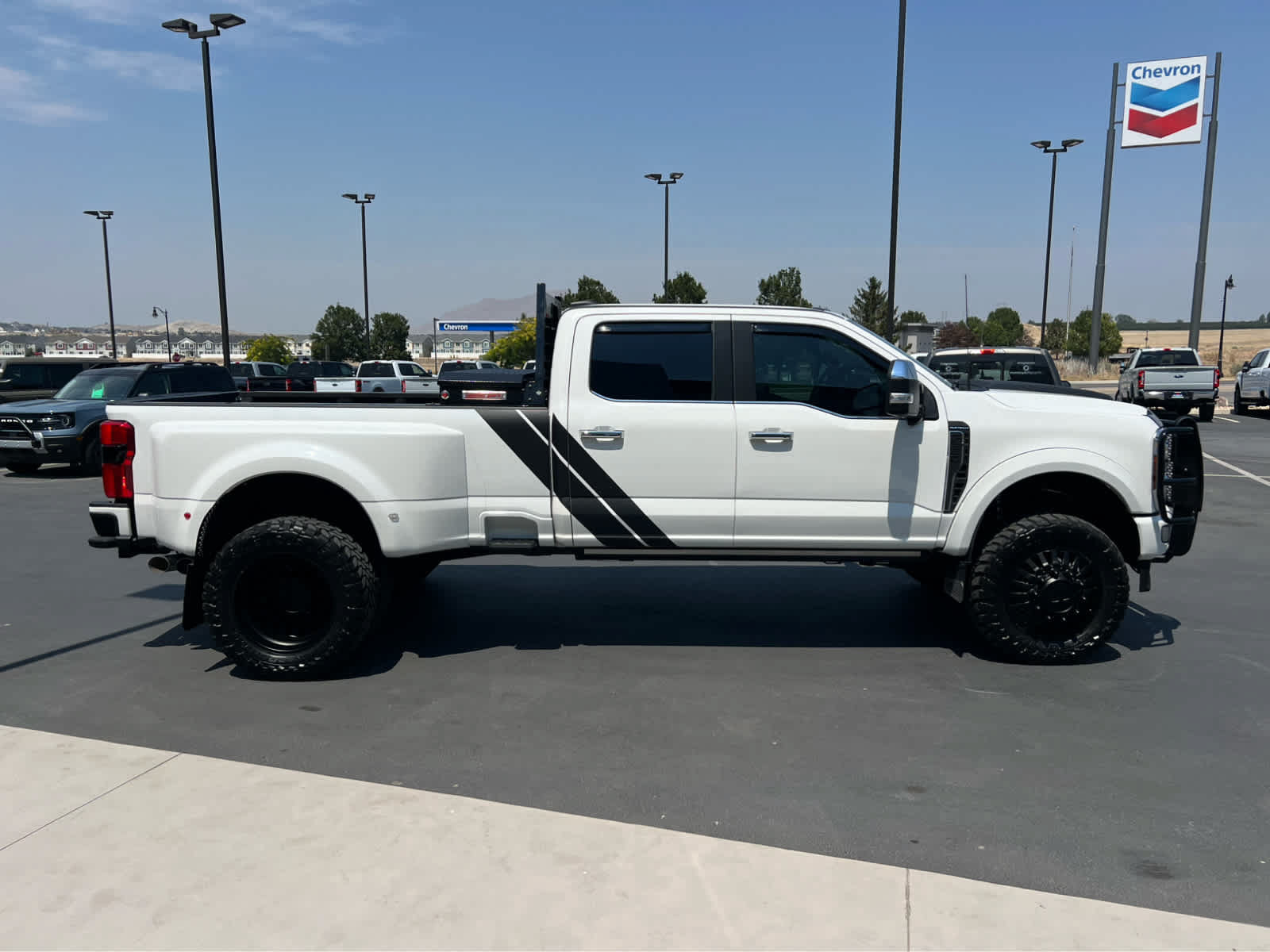 Used 2024 Ford F350 Platinum AWD/4WD image 6
