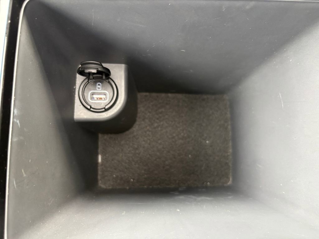 Used 2020 Hyundai Ioniq Limited image 24