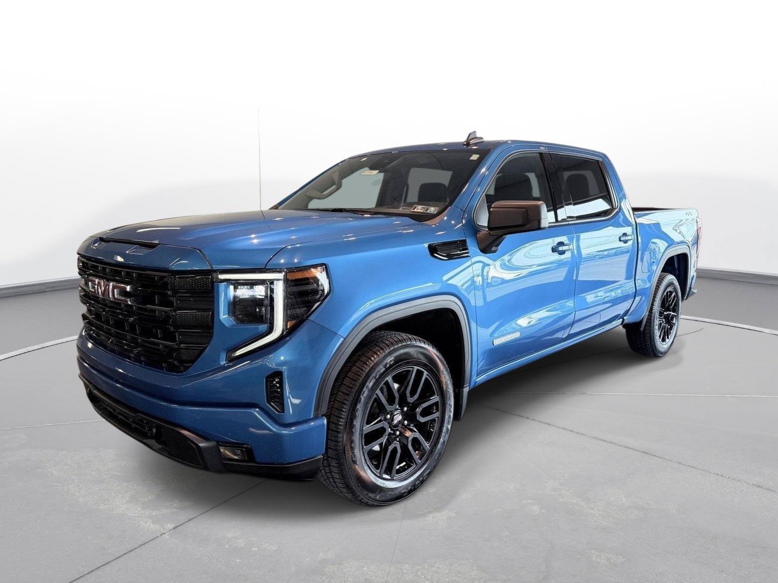 Used 2024 GMC Sierra 1500 Elevation AWD/4WD image 2