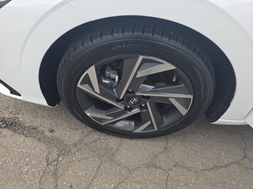 Used 2024 Hyundai Elantra Limited FWD image 26