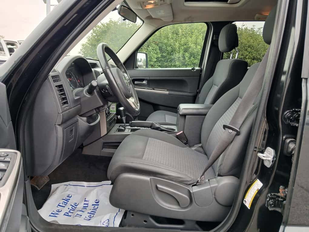 Used 2011 Jeep Liberty Renegade image 14