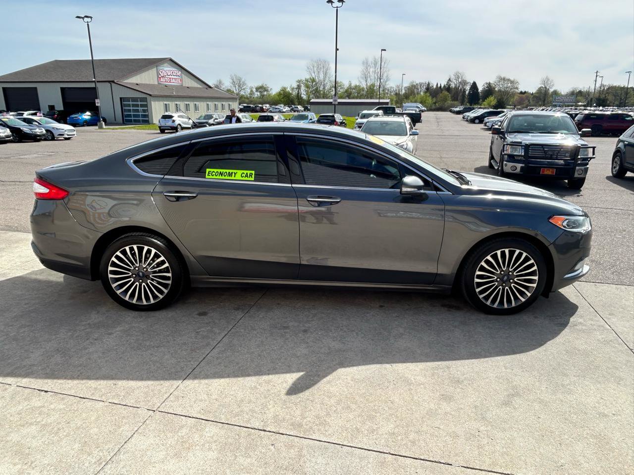 Used 2017 Ford Fusion SE w/ Equipment Group 202A AWD/4WD image 4