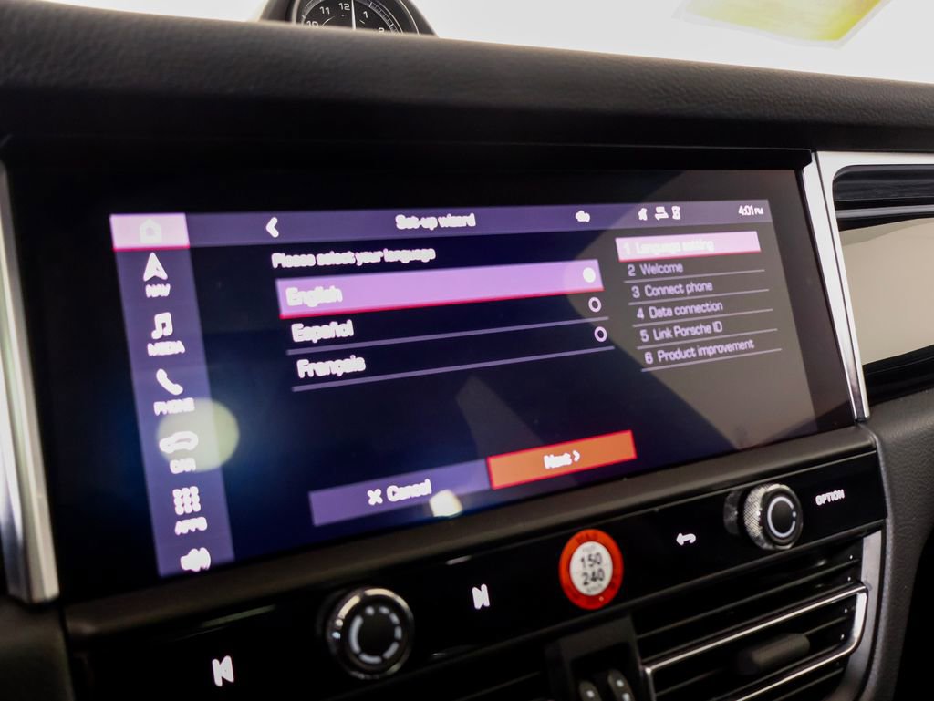 Certified 2024 Porsche Macan AWD/4WD image 18
