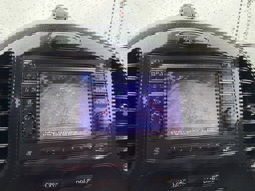 Used 2012 Nissan Juke SL image 24