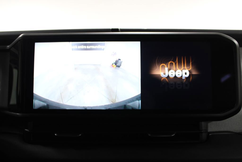 Used 2025 Jeep Wrangler Unlimited Sahara image 31