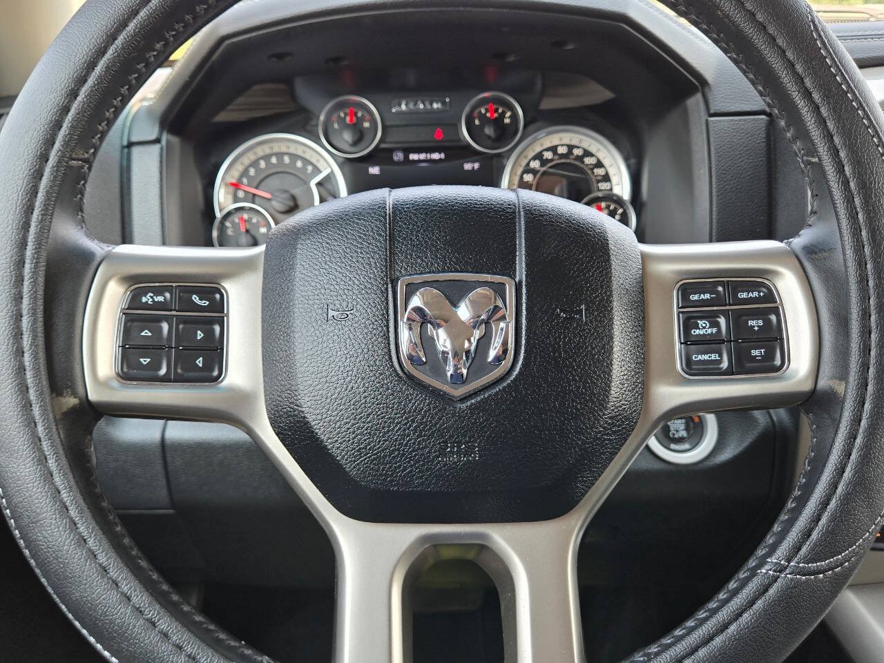 Used 2015 RAM 1500 Laramie w/ Convenience Group AWD/4WD image 21