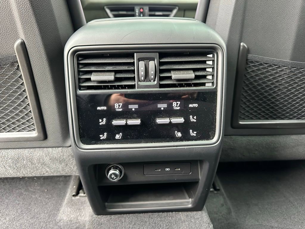 Certified 2025 Porsche Cayenne S image 40