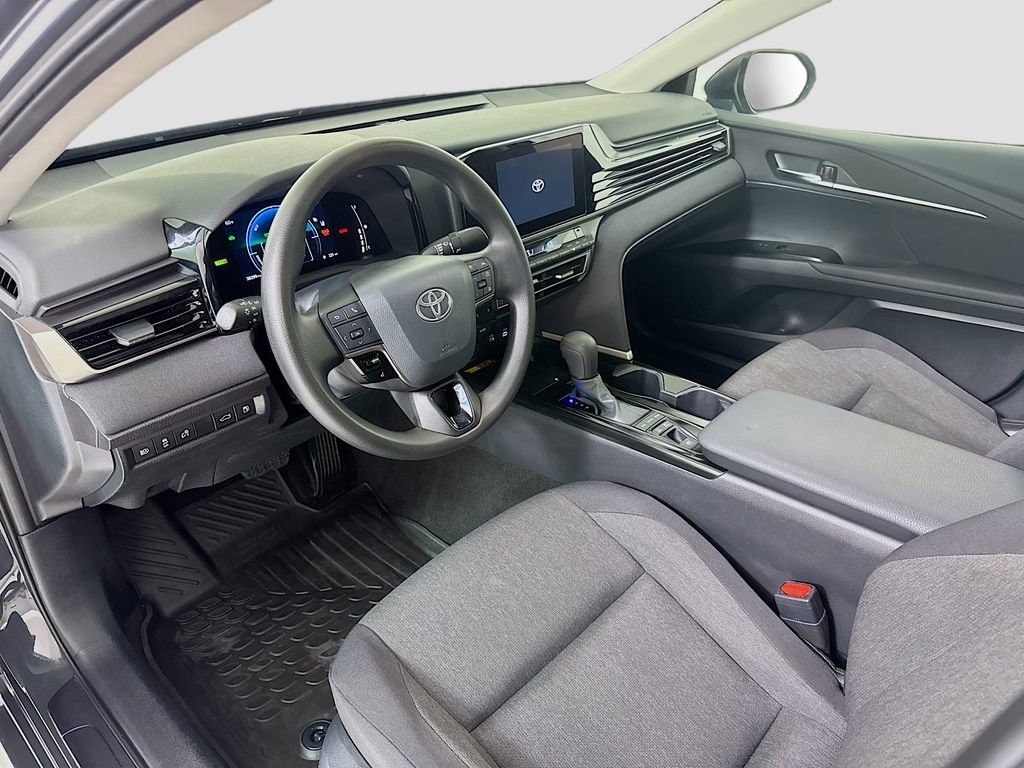 Used 2025 Toyota Camry LE image 10