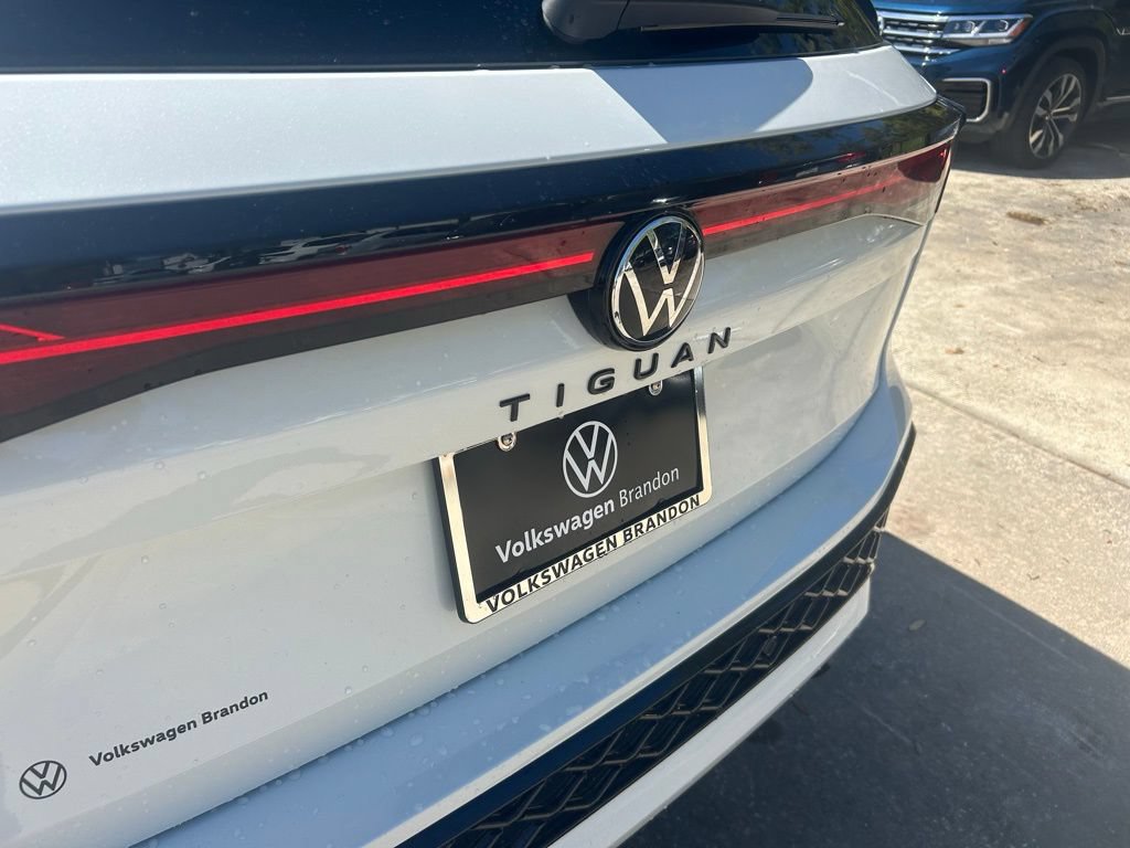 New 2026 Volkswagen Tiguan SE R-Line FWD image 32