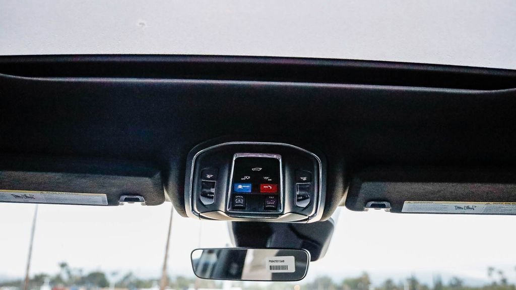 New 2025 Jeep Grand Cherokee L Laredo w/ Luxury Tech Group I image 17