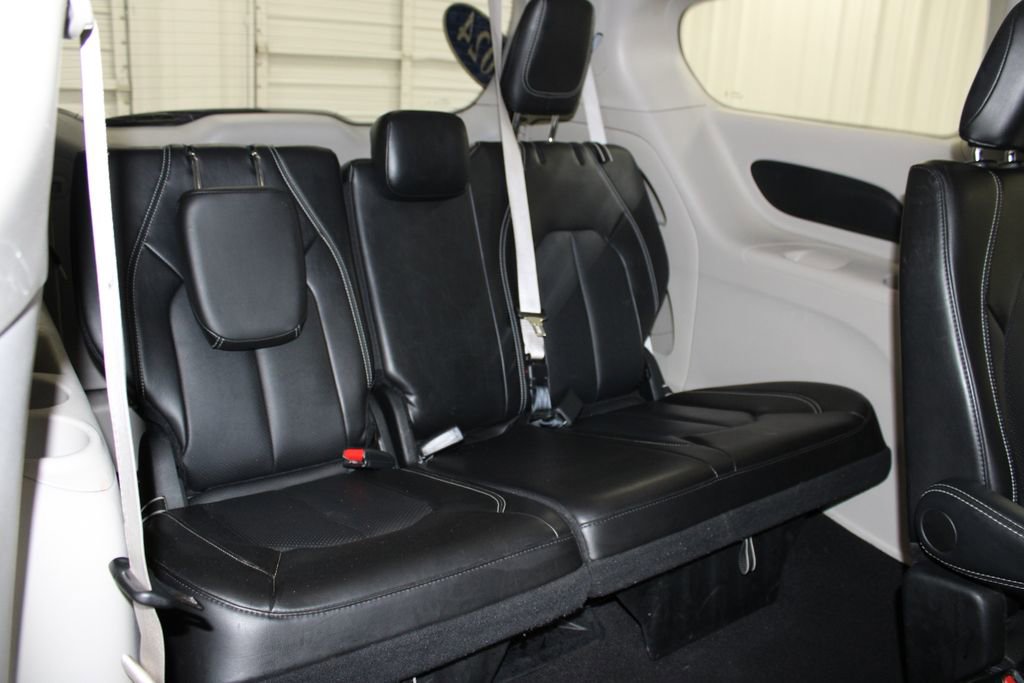 Used 2024 Chrysler Pacifica Touring-L FWD image 31