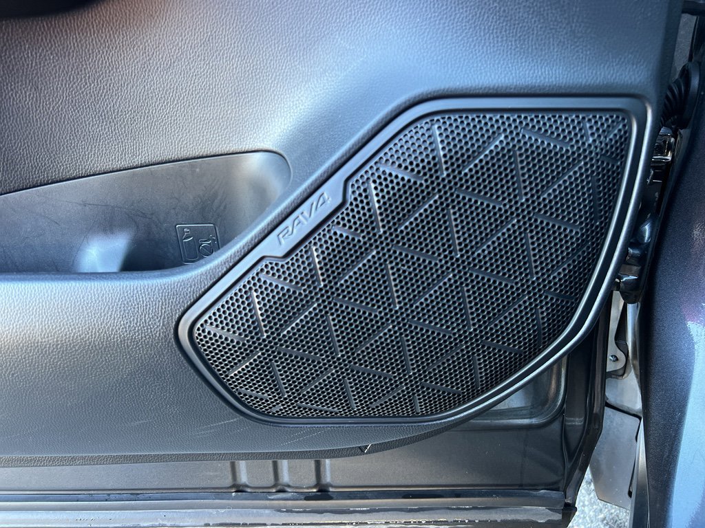 Used 2021 Toyota RAV4 Limited image 21