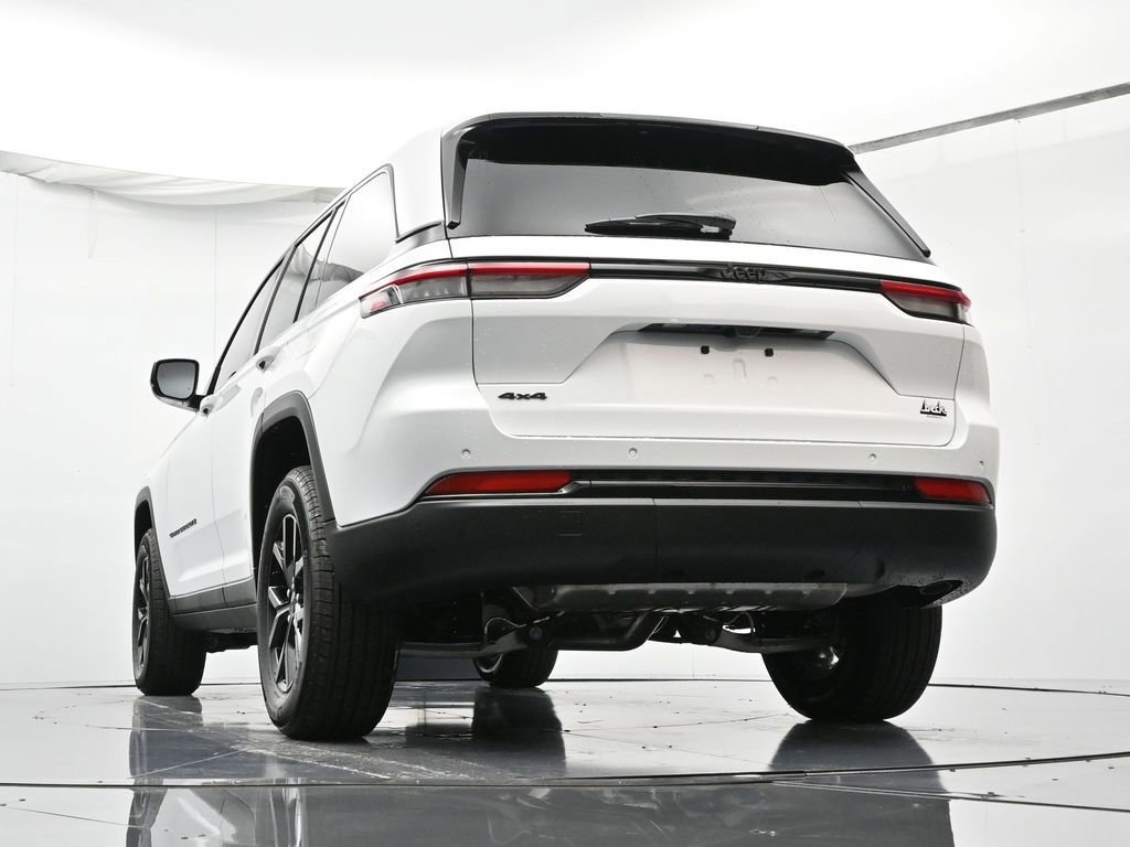 New 2025 Jeep Grand Cherokee Altitude image 41