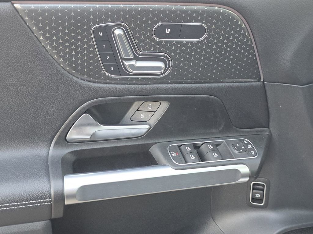 Used 2024 Mercedes-Benz GLB 250 4MATIC image 27