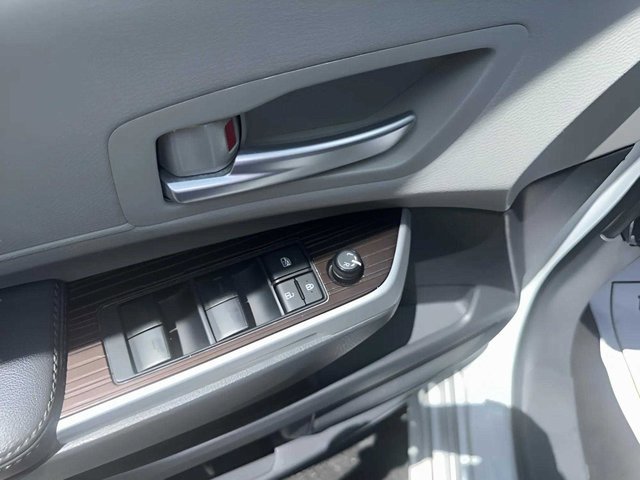 Used 2023 Toyota Sienna XLE image 6