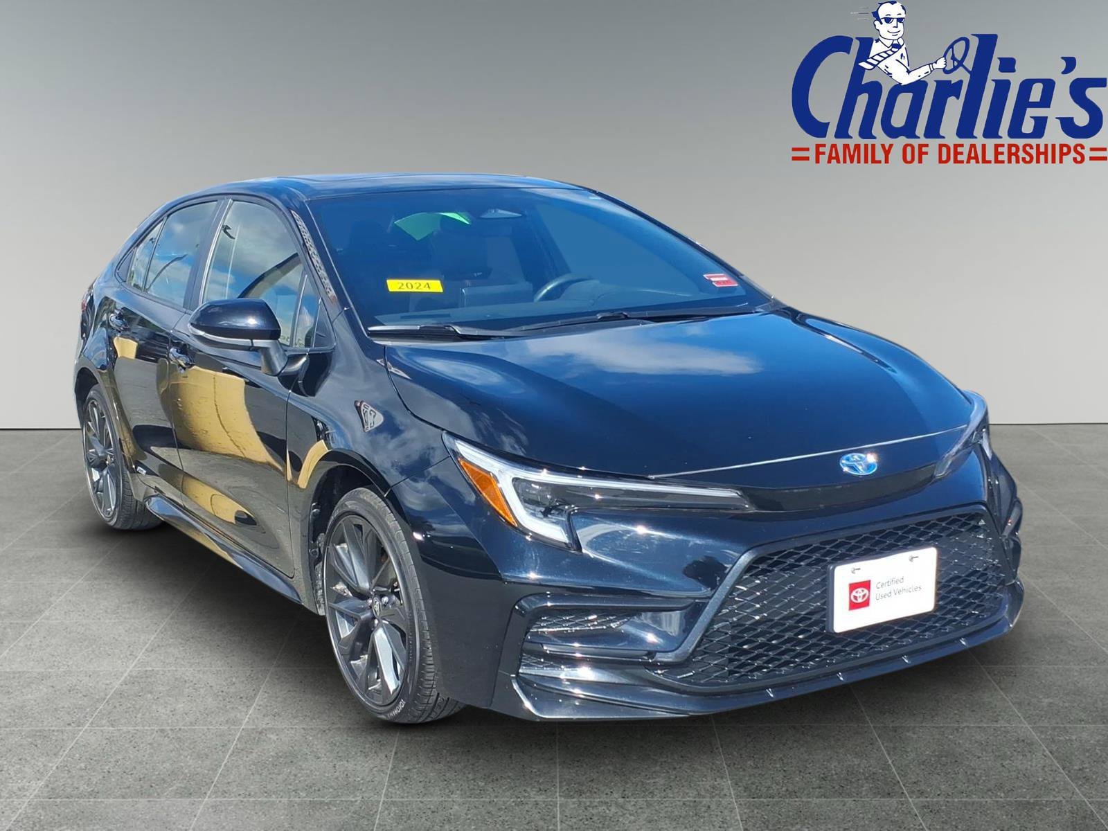 Certified 2024 Toyota Corolla SE w/ SE Package AWD/4WD image 3