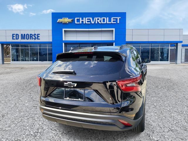 New 2026 Chevrolet Trax LT w/ Midnight Edition FWD image 3
