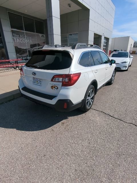 Used 2018 Subaru Outback 2.5i Limited image 15