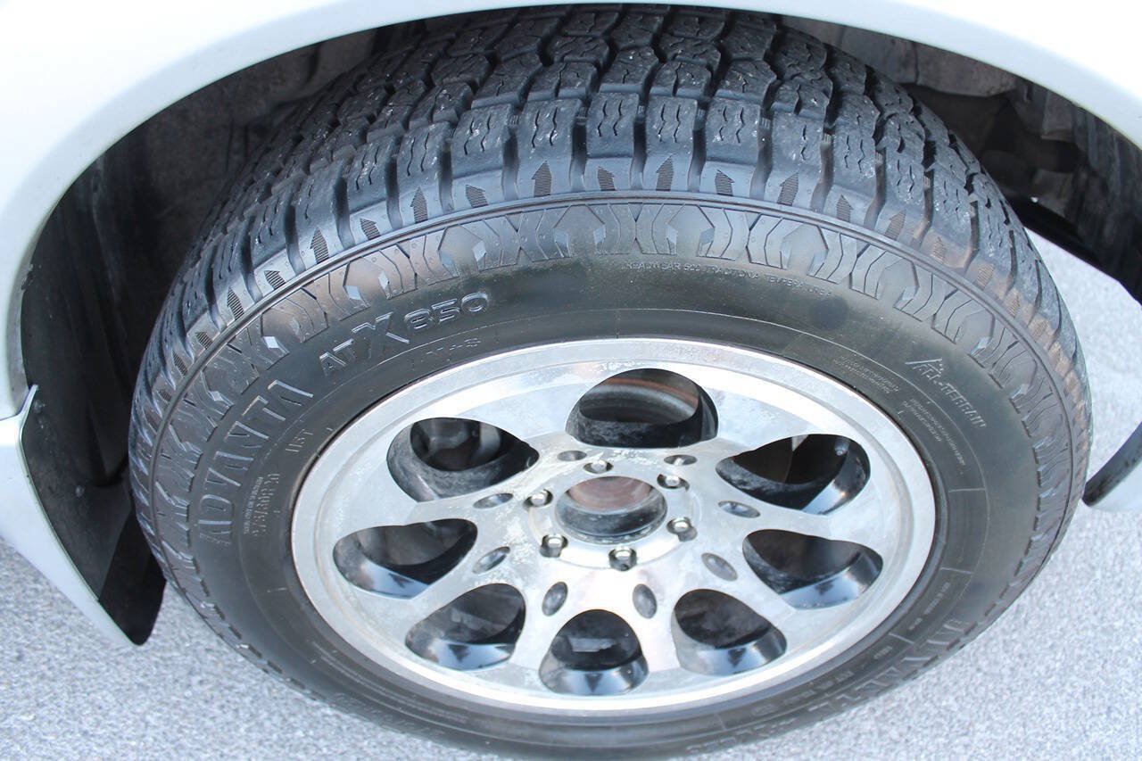 Used 2010 Nissan Titan LE w/ Technology Pkg RWD image 11