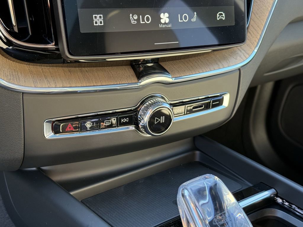 New 2026 Volvo XC60 B5 Plus w/ Climate Package image 21