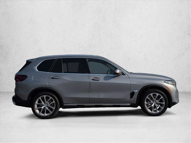 Used 2024 BMW X5 xDrive40i w/ Premium Package AWD/4WD image 4