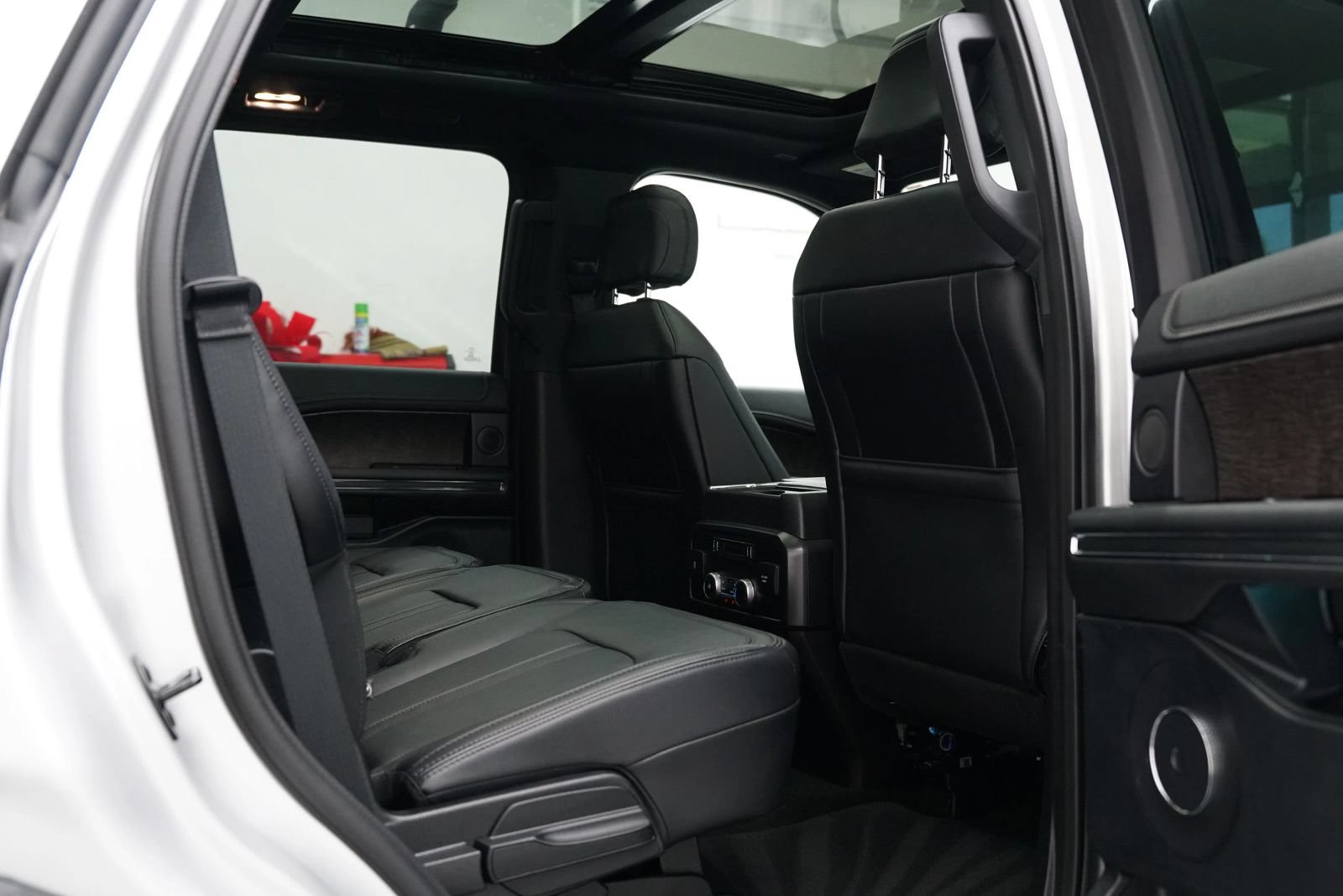 Used 2019 Ford Expedition Limited w/ Equipment Group 302A AWD/4WD image 32