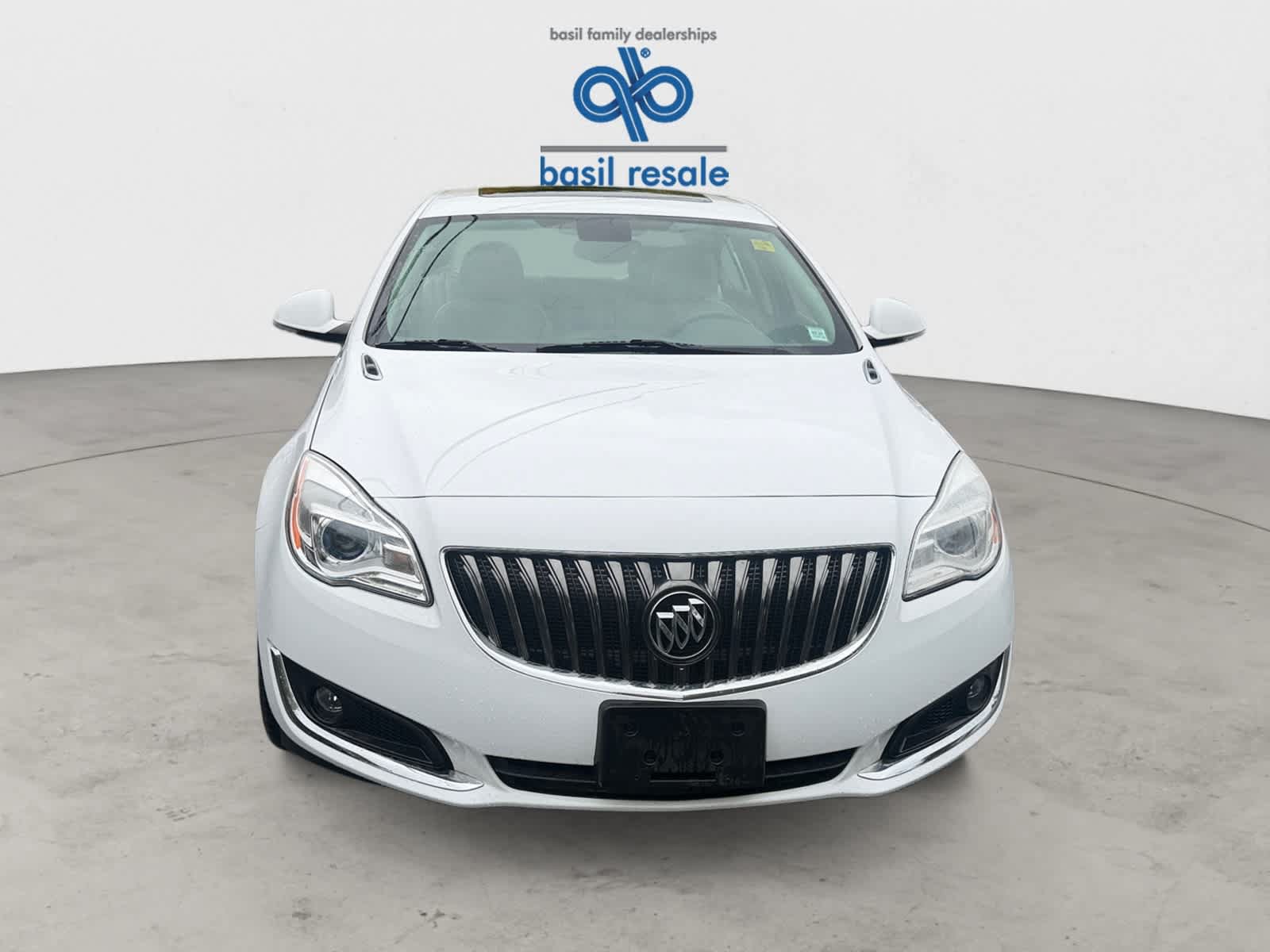 Used 2017 Buick Regal AWD image 9