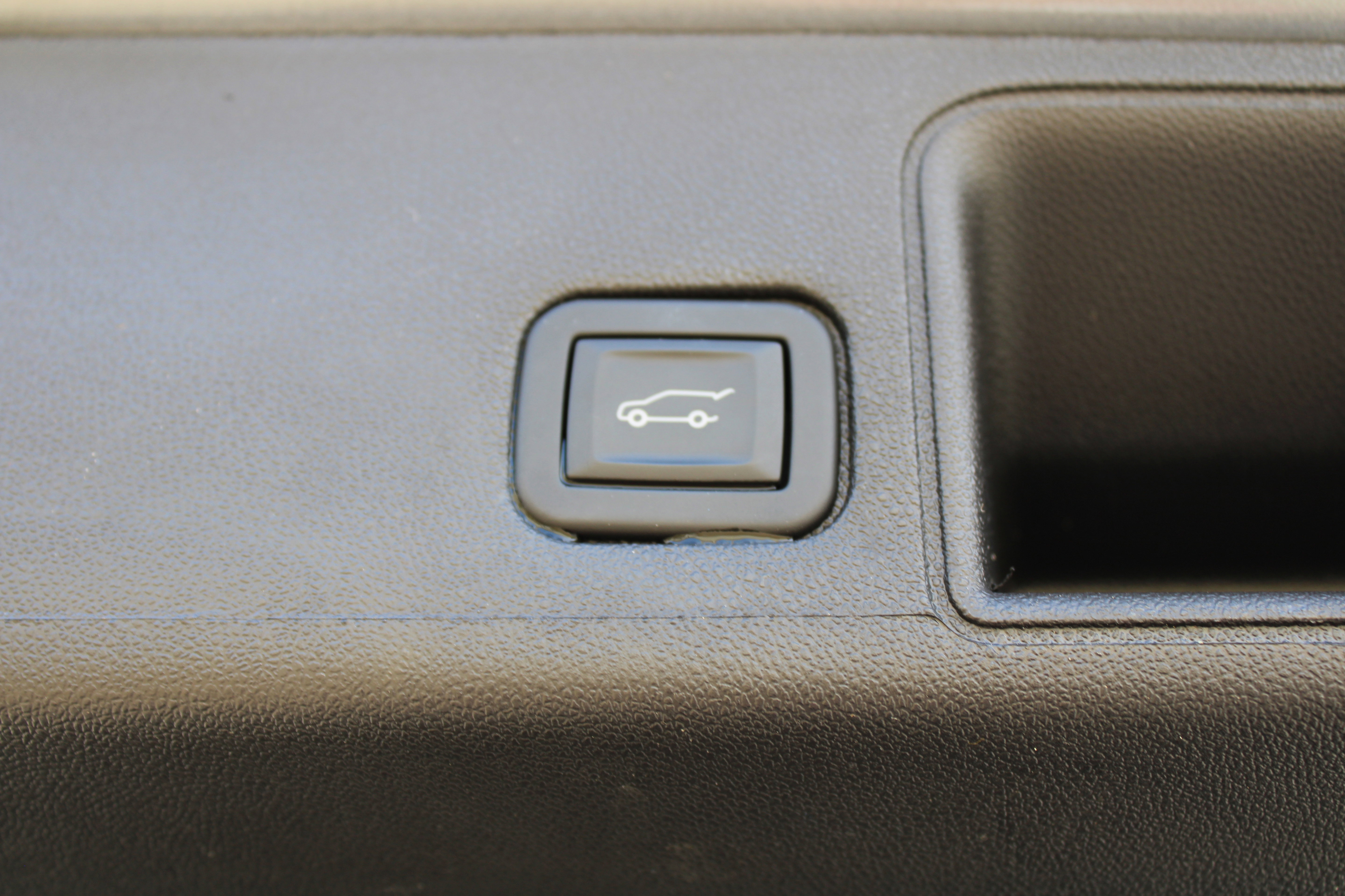 Used 2024 GMC Terrain SLT image 22