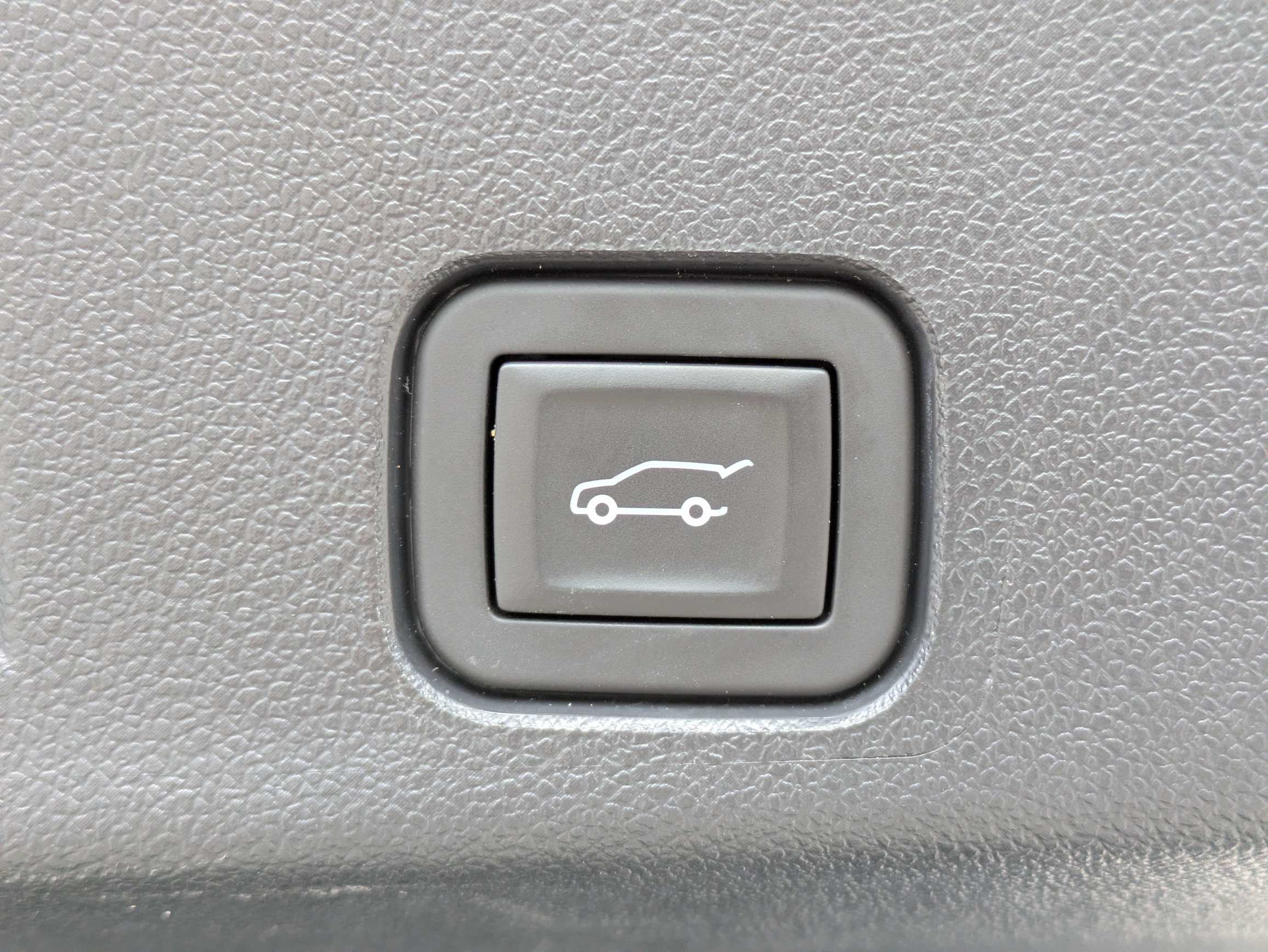 Used 2025 Chevrolet Traverse LT FWD image 12
