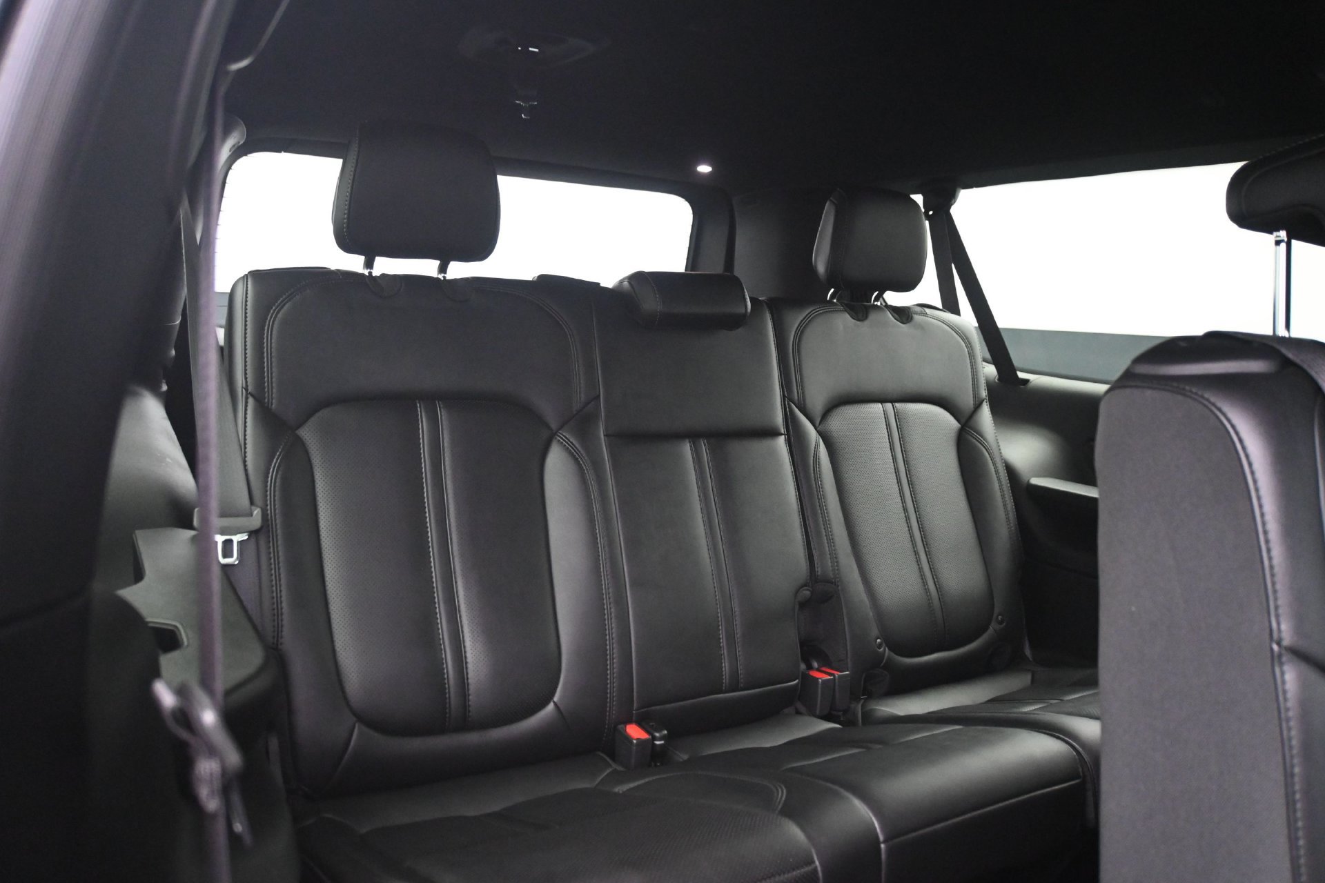 Used 2025 Jeep Wagoneer L Series II w/ 8-pass Seating Package AWD/4WD image 14
