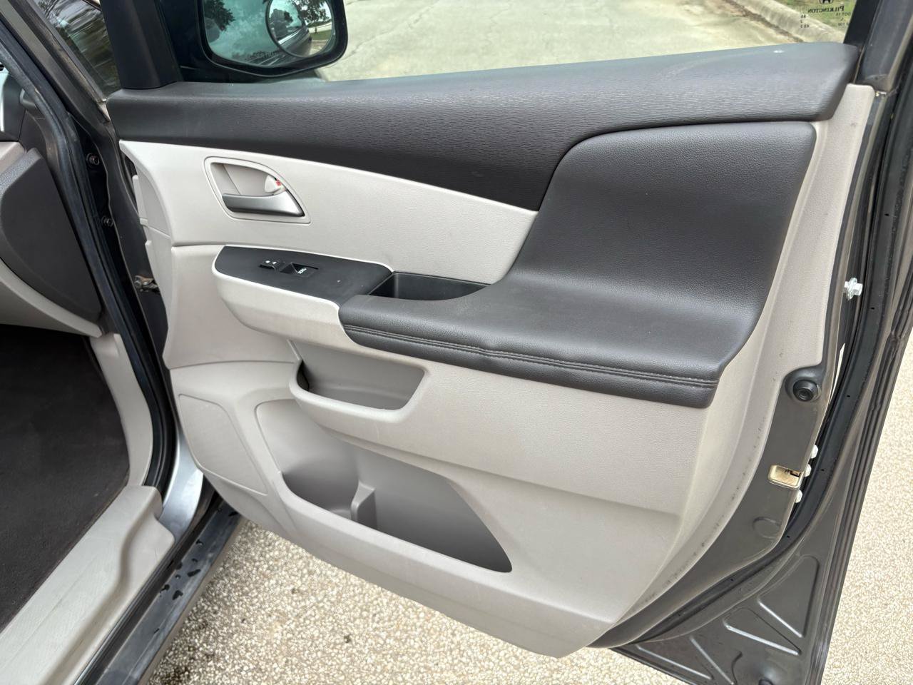 Used 2011 Honda Odyssey LX image 12