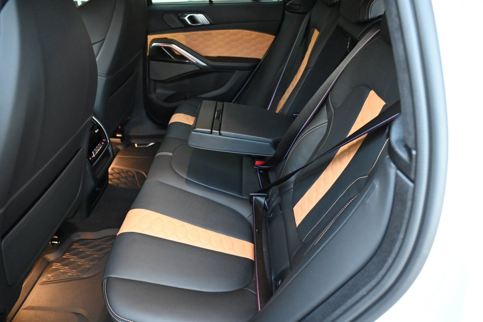 Certified 2023 BMW X6 M w/ Competition Package image 9