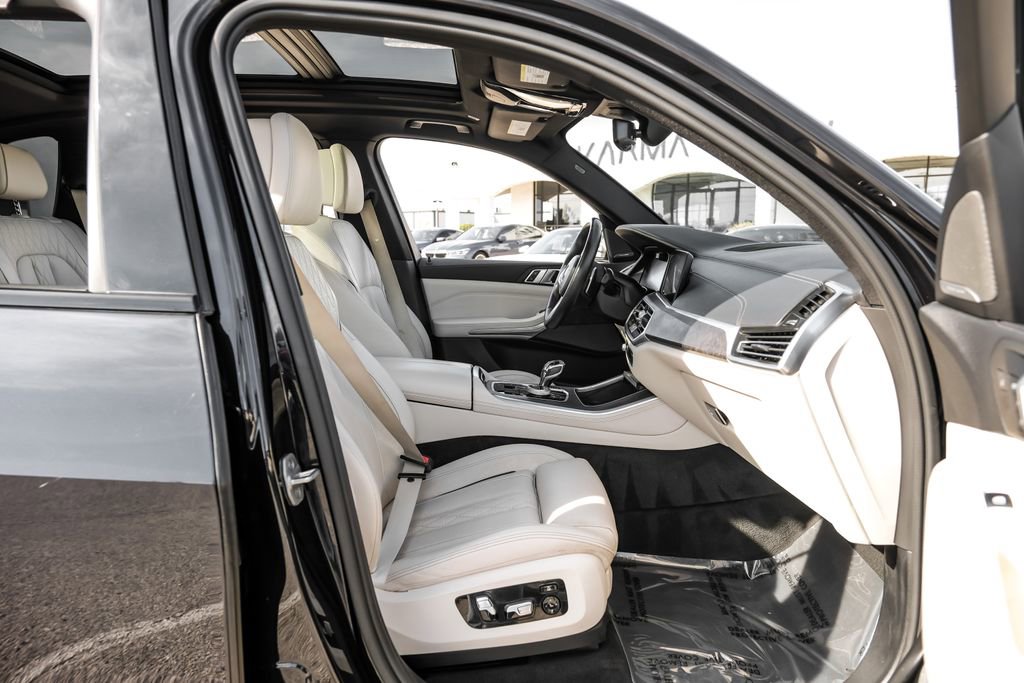 Used 2022 BMW X5 M50i w/ Executive Package image 41
