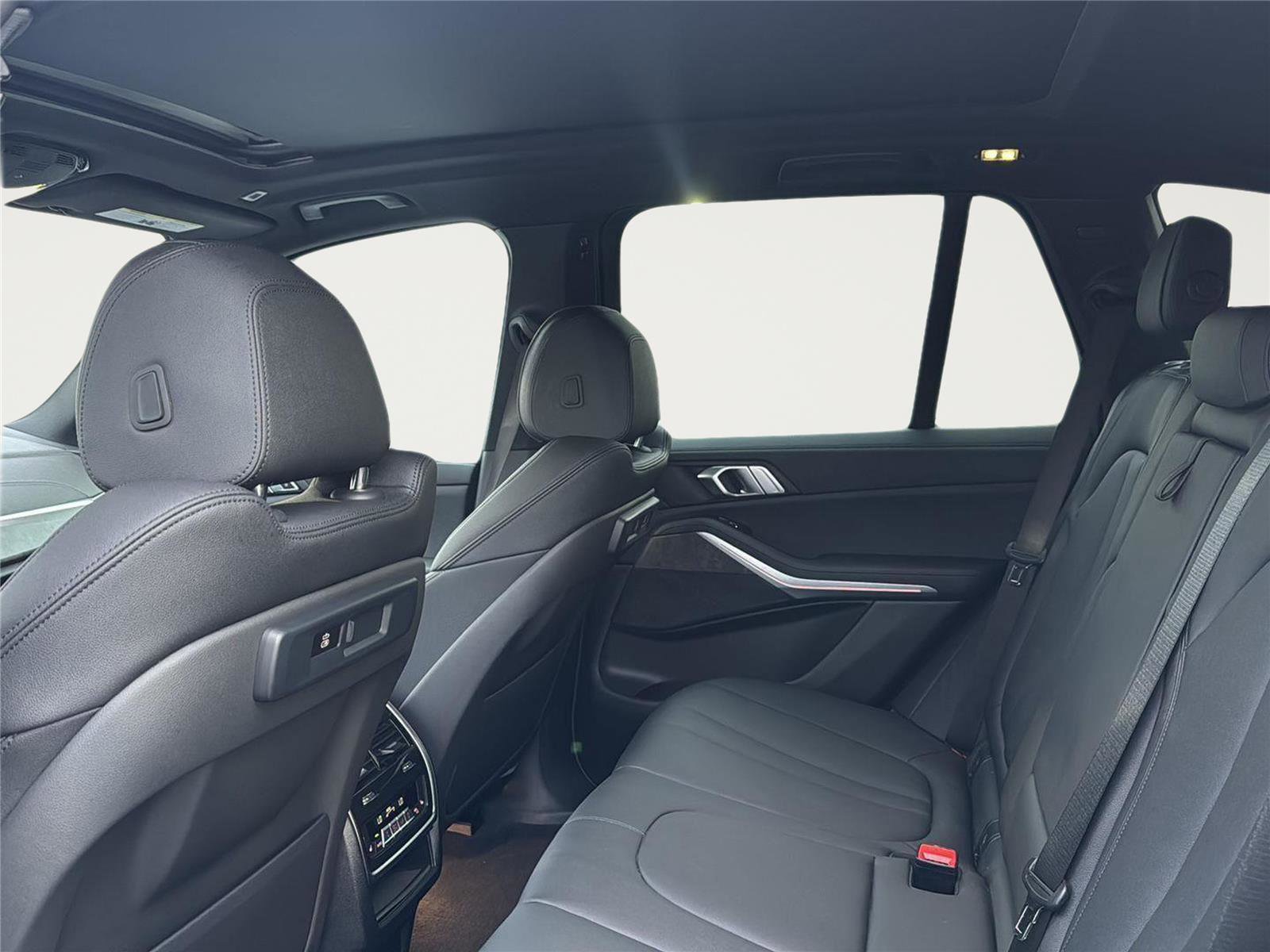 Used 2022 BMW X5 xDrive40i w/ Premium Package image 21