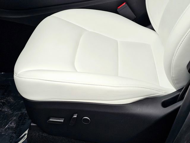 Used 2025 Tesla Model Y Long Range image 19