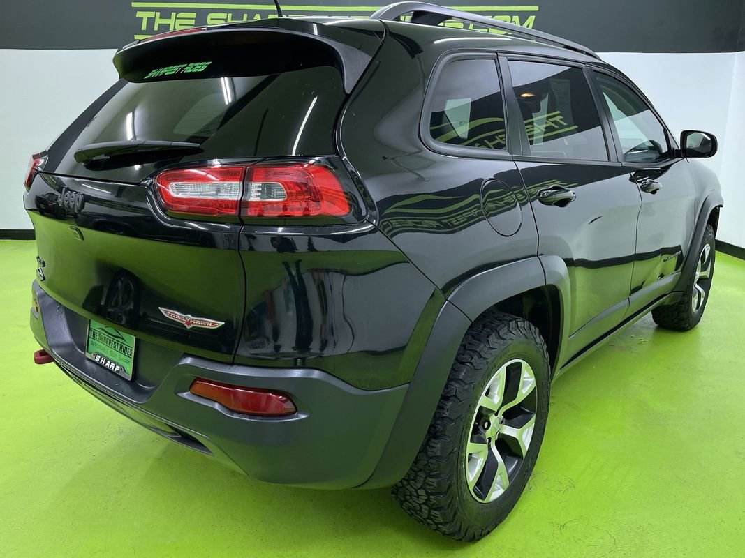 Used 2017 Jeep Cherokee Trailhawk image 10