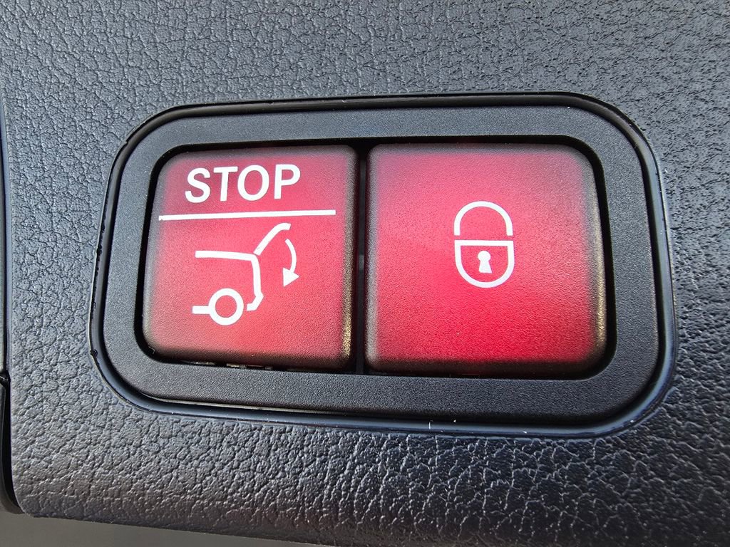 New 2026 Mercedes-Benz GLB 250 4MATIC image 18