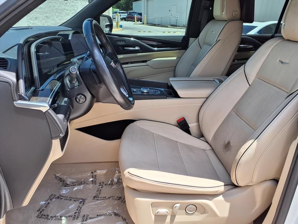 Used 2024 Cadillac Escalade Premium Luxury AWD/4WD image 21