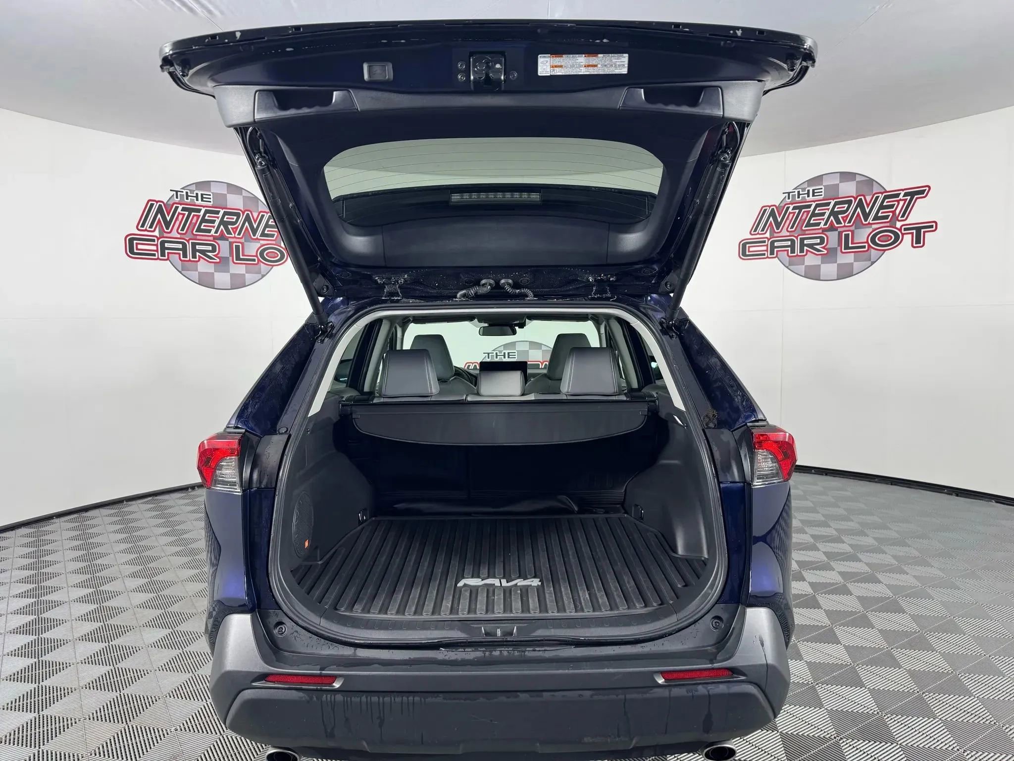 Used 2025 Toyota RAV4 XLE Premium w/ Weather Package AWD/4WD image 29