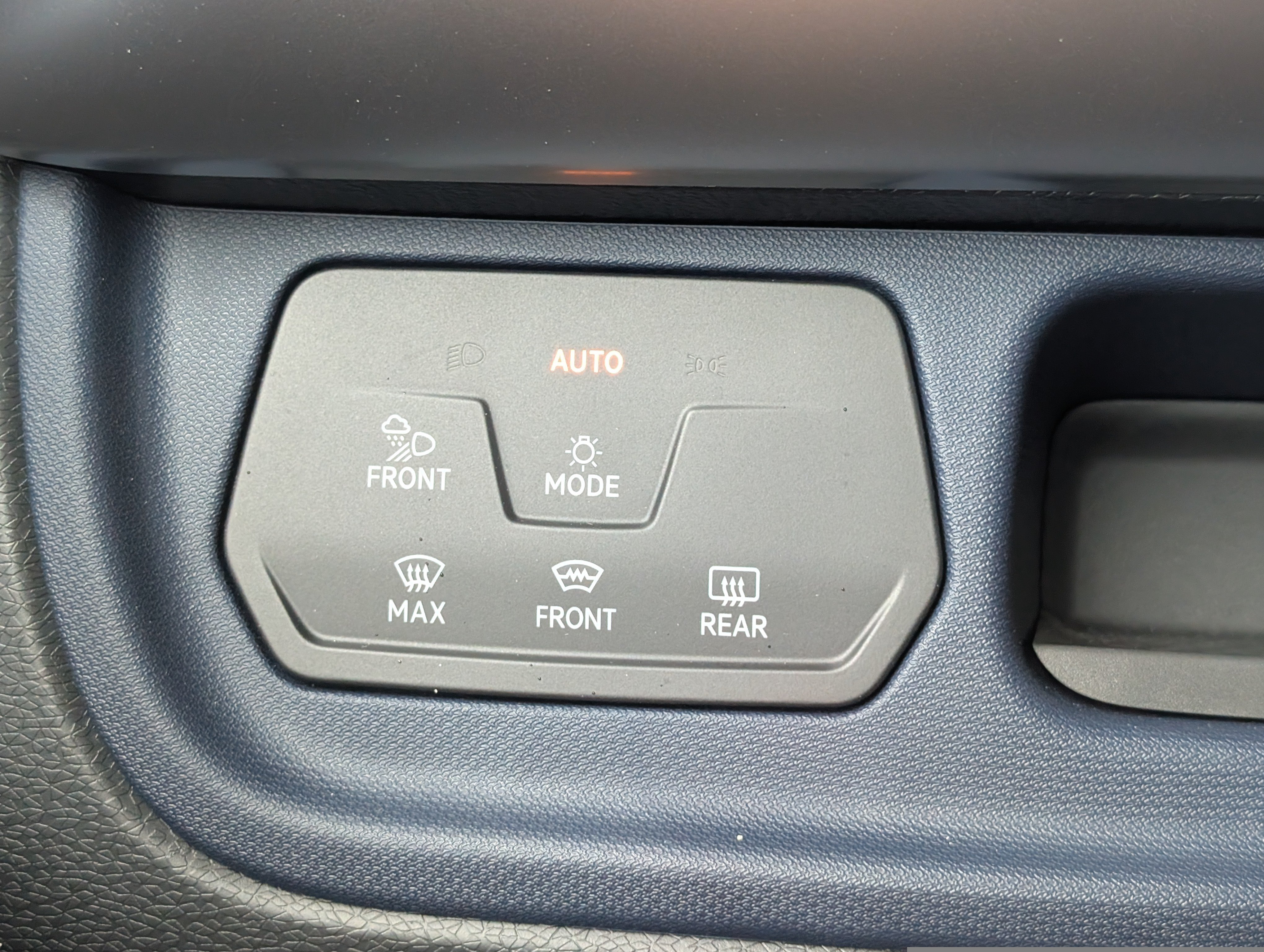 Used 2025 Volkswagen ID. Buzz Pro S Plus AWD/4WD image 23