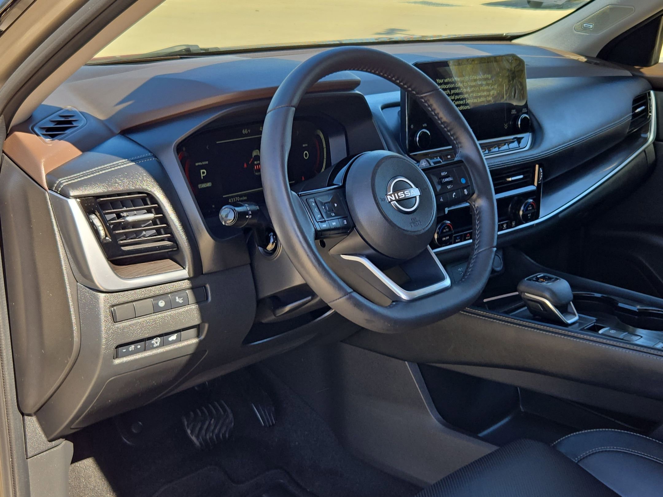 Used 2023 Nissan Rogue Platinum w/ Platinum Premium Package image 11
